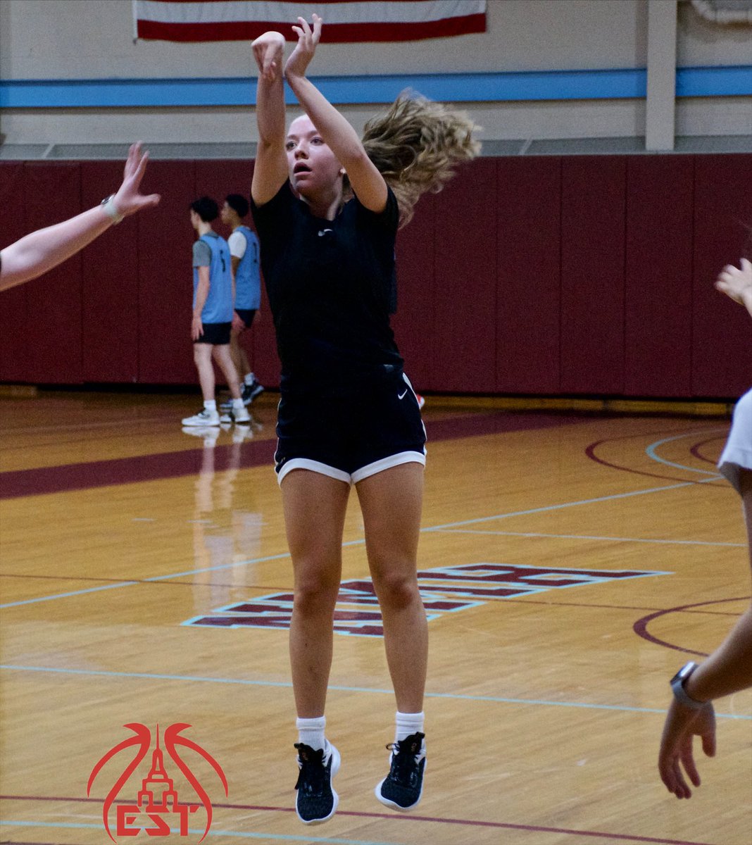 First stop of open gym season… one of the NEPSAC’s most respected programs. Talented returners + promising new faces = good once again ✔️ Views from @NMH_Hoops 📸