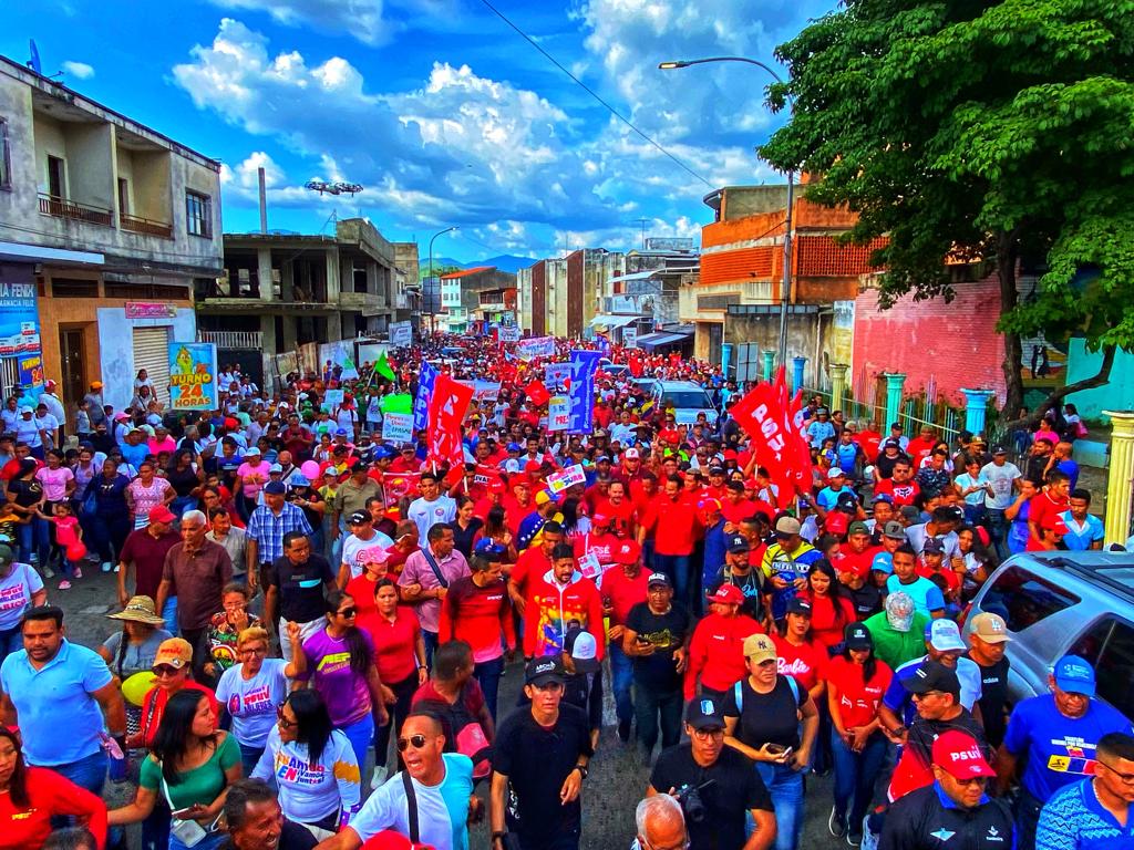 SAN JUAN DE LOS MORROS ❤️

Impresionante la movilización del día de hoy en el municipio Juan Germán Roscio 💪

Presidente <a href="/NicolasMaduro/">Nicolás Maduro</a> este es su pueblo, y vamos con todo 🔥

#GuáricoConMaduro