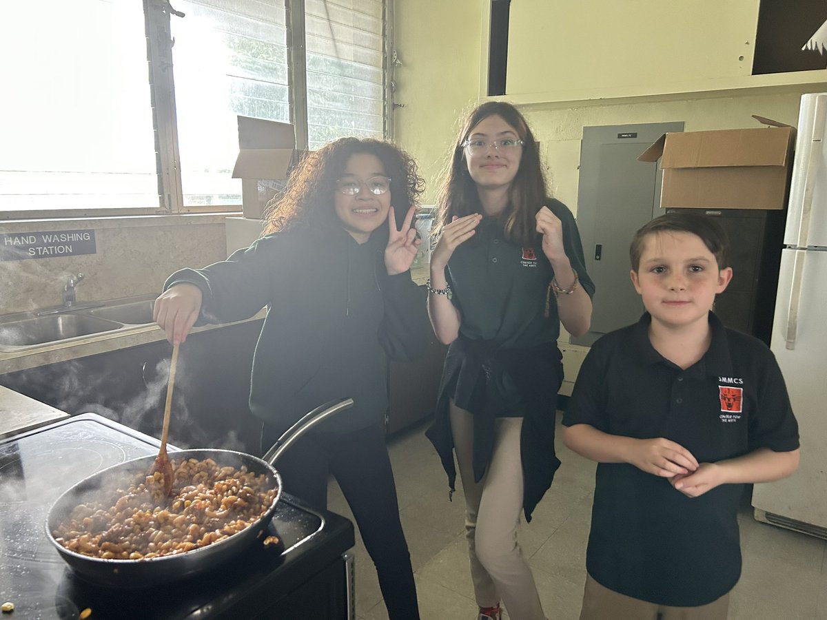 IEnrizo's tweet photo. South Miami Middle’s After School cooking class, ignites, sparks and achieves with Ms Gutierrez! #BragAboutMySchool #MDCPSYourBestChoice @CROEAcosta @MDCPSCommunity @MDCPSCentral https://t.co/ecWL2FVztI