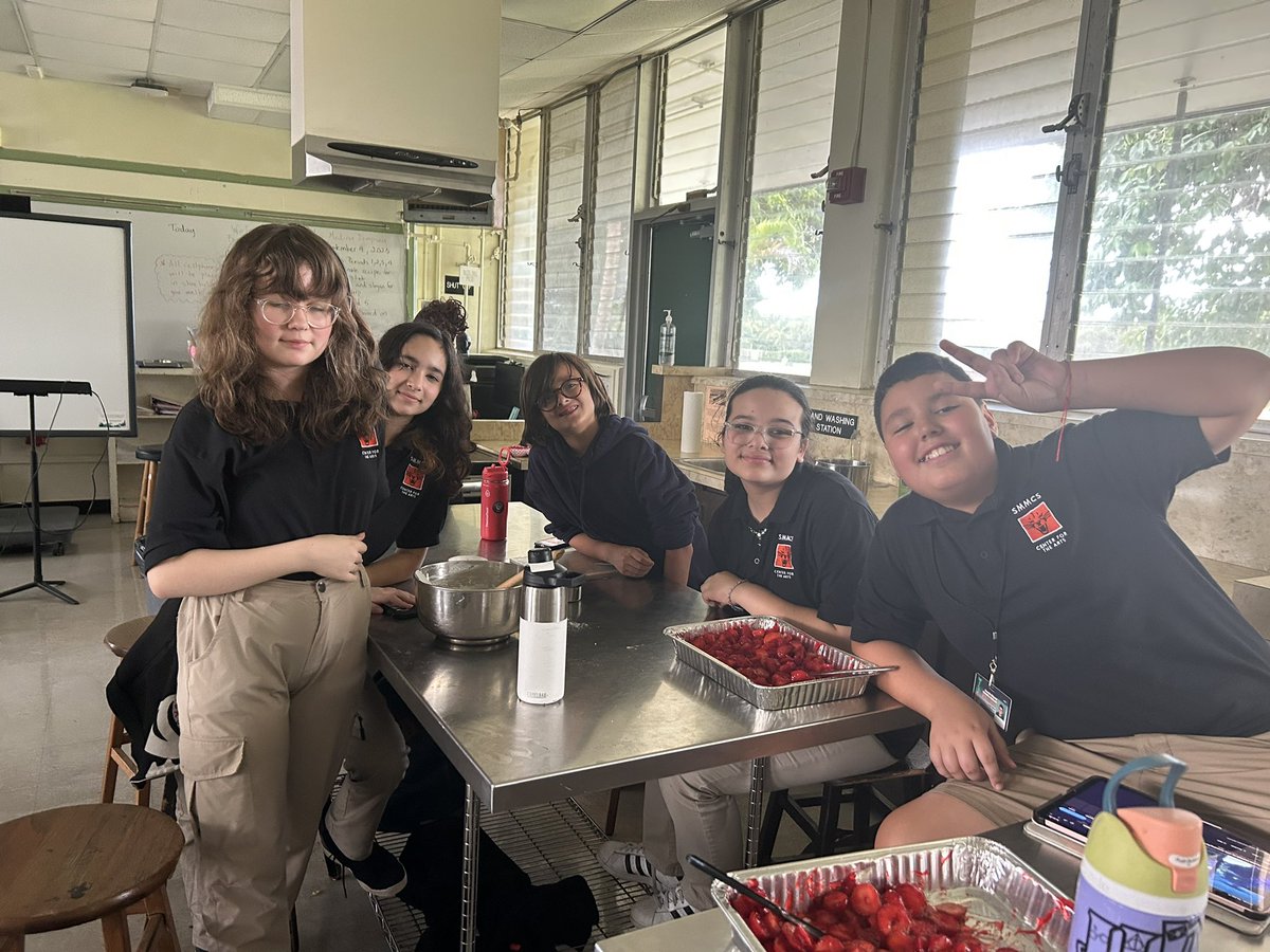 IEnrizo's tweet photo. South Miami Middle’s After School cooking class, ignites, sparks and achieves with Ms Gutierrez! #BragAboutMySchool #MDCPSYourBestChoice @CROEAcosta @MDCPSCommunity @MDCPSCentral https://t.co/ecWL2FVztI