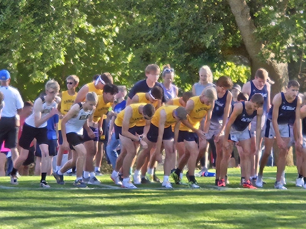 CougarsCascade's tweet photo. Fillmore is a tough course, but our guys are tougher! Keep running the hills, Cougars! https://t.co/ClFmAjU7Zf