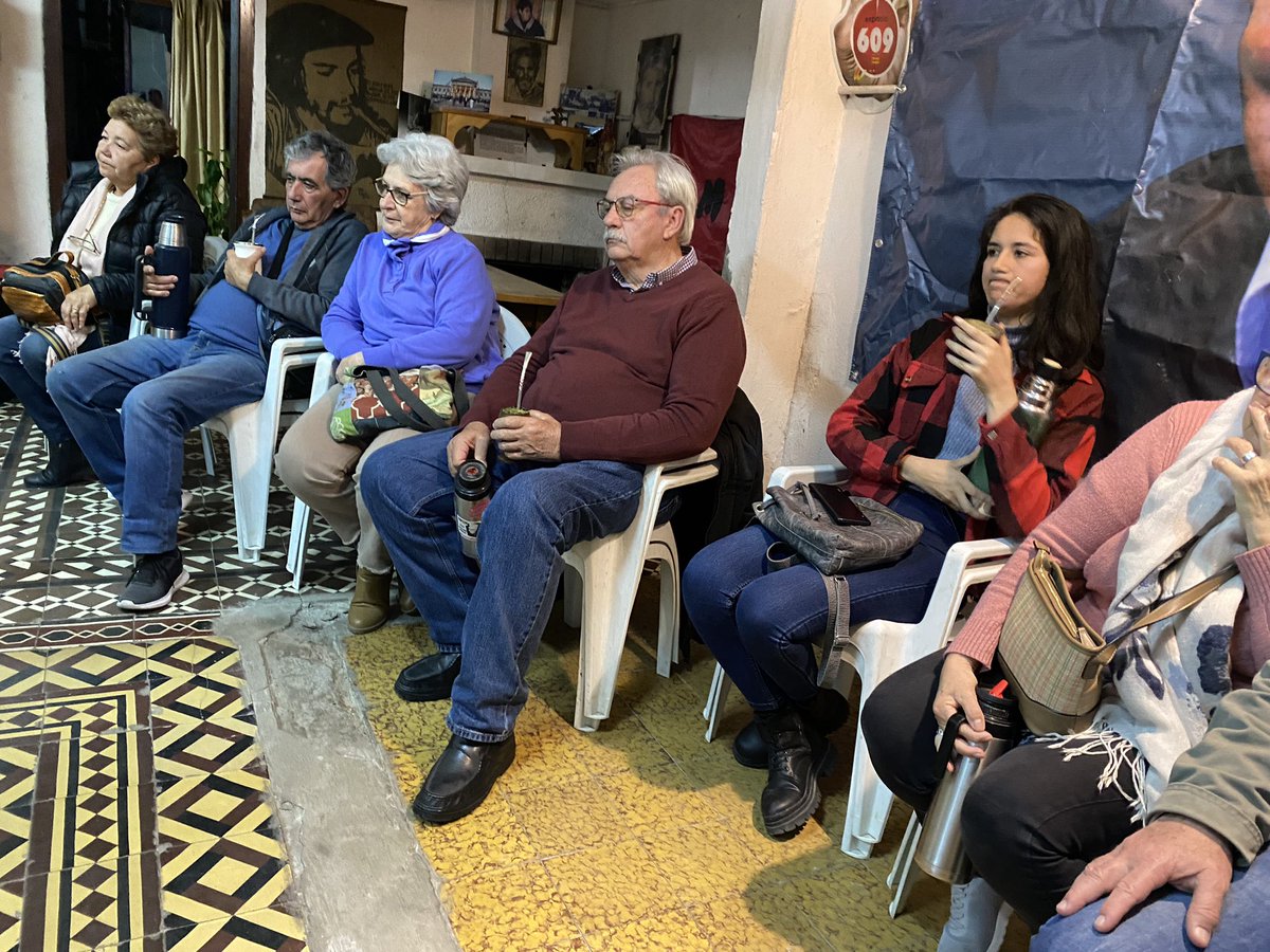 Martin Pitetta (@martinpitetta) on Twitter photo Hoy participamos de una linda charla con queridísimos viejos compas del FA. Invitados por el grupo <a href="/PAIS52FA/">52 PAIS Frente Amplio</a> y realizado en nuestra casa <a href="/609paysandu/">MPP609 PAYSANDÚ</a> charlamos con el pelado Daniel Martínez. Siempre es un gustazo encontrarlo. Que lindo estuvo y siempre firmes con <a href="/OrsiYamandu/">Yamandú Orsi</a> ✌🏼 Hoy participamos de una linda charla con queridísimos viejos compas del FA. Invitados por el grupo <a href="/PAIS52FA/">52 PAIS Frente Amplio</a> y realizado en nuestra casa <a href="/609paysandu/">MPP609 PAYSANDÚ</a> charlamos con el pelado Daniel Martínez. Siempre es un gustazo encontrarlo. Que lindo estuvo y siempre firmes con <a href="/OrsiYamandu/">Yamandú Orsi</a> ✌🏼