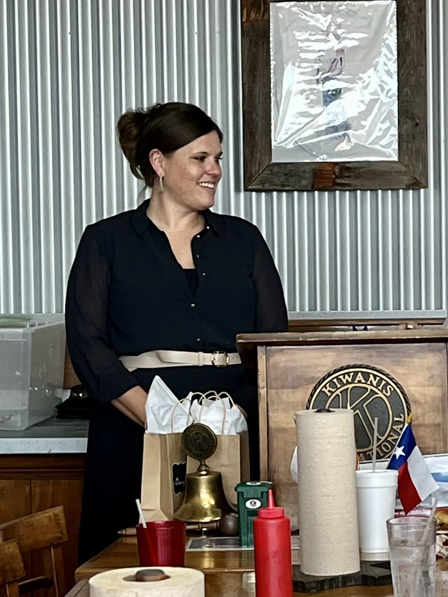 Welcome to new member and incoming treasurer Lindsey! We are delighted to have you as part of our team. 💛💙 #kidsneedkiwanis #kiwanisneedsyou