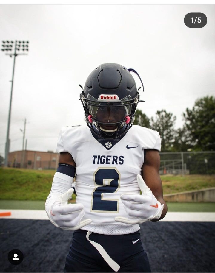 pamelaendsley1's tweet photo. Twitter SWYD and wish #MrPlayMaker #DCTIGERS #2 @JamesJohnsonDc A Happy 17th Birthday 🥳🎉🎈🎁 https://t.co/bSD0IPJ5Qw