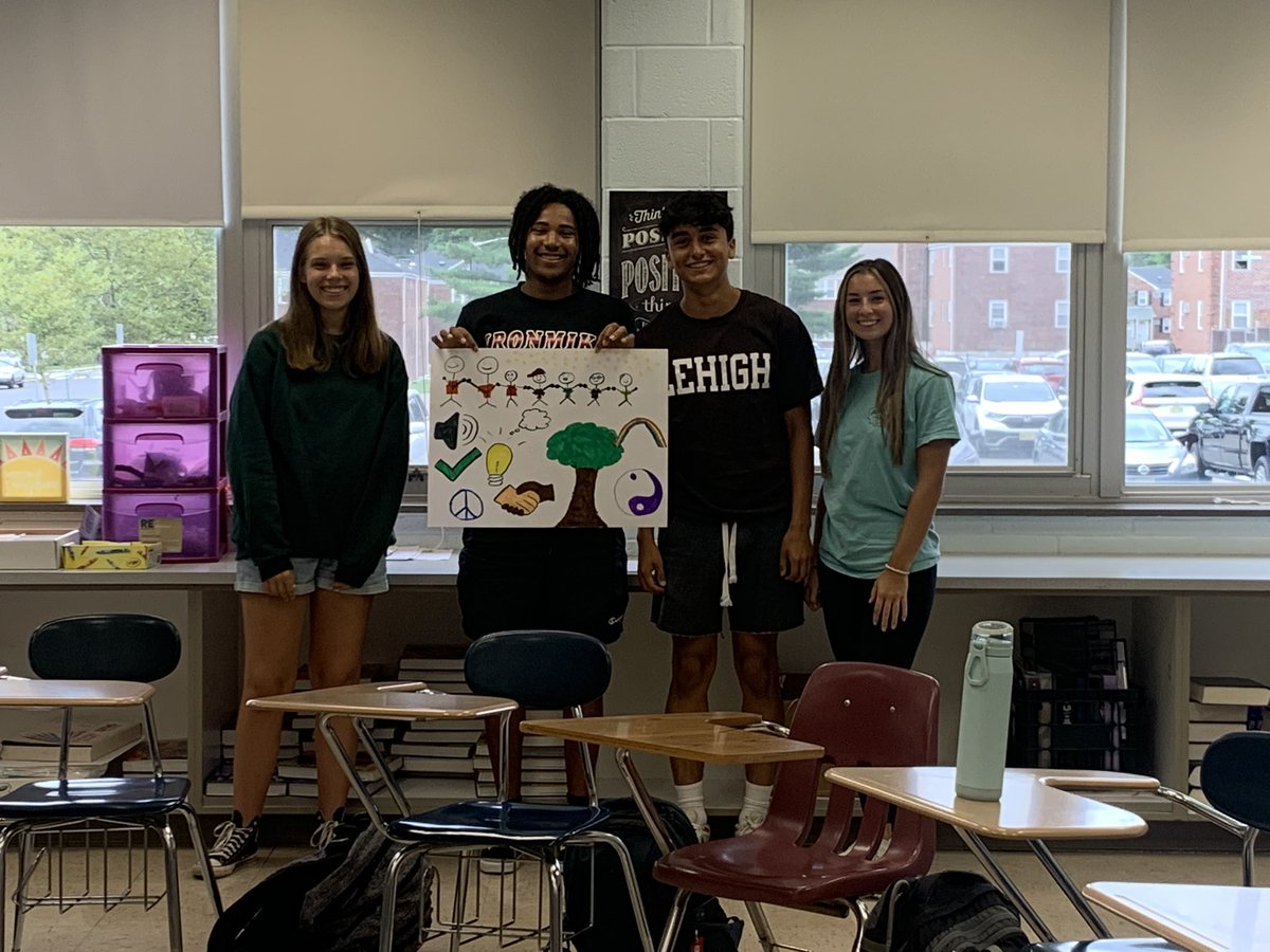 Peer Leaders creating a Shared Vision of their role in the community and with the Freshmen at SHS-building the team each day! #L1BPLsRock <a href="/MrsGrossmith/">Deborah Grossmith</a> <a href="/SHSMrWilliamson/">Mr. Williamson</a> <a href="/SomervilleHSNJ/">Somerville High School</a>