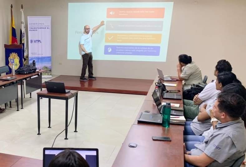 galapagosrf's tweet photo. 1/2 Técnicos de 𝗥𝗲𝘀𝗰𝘂𝗶𝗻𝗴 𝗙𝗼𝘂𝗻𝗱𝗮𝘁𝗶𝗼𝗻 participan en la jornada de capacitación técnica para el diseño de investigación que brinda la UTPL en coordinación con la Dirección del Parque Nacional Galápagos. https://t.co/WsHXuJLL5B