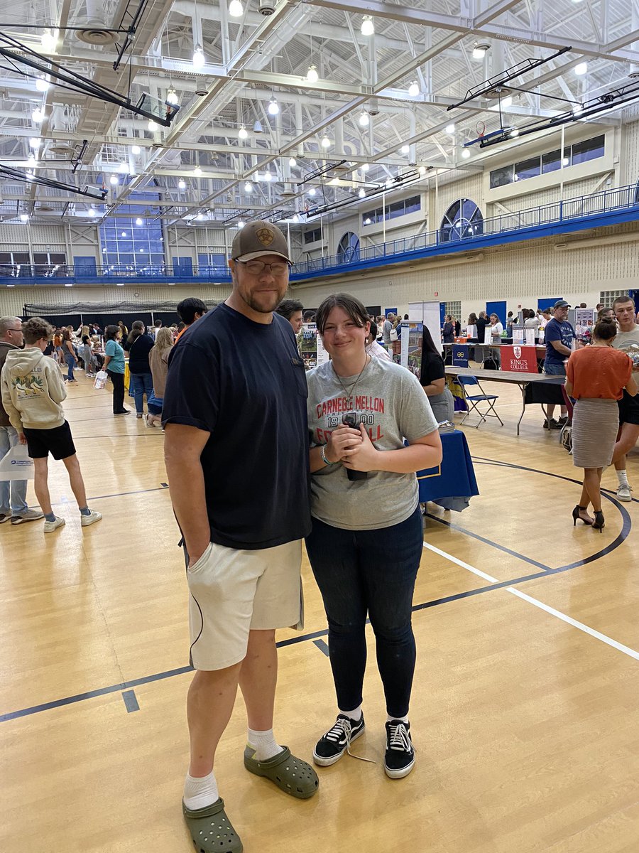 IsaCampbell2025's tweet photo. college hunting with my dad was so amazing! I found so many good schools with Pre-Vet majors and am excited to learn more! #futurecolegeathlete #futureprevetmajor #goalsss  @GannonWBB  @PhoenixWbb @lycowomensbb https://t.co/5N5JwkMm5S