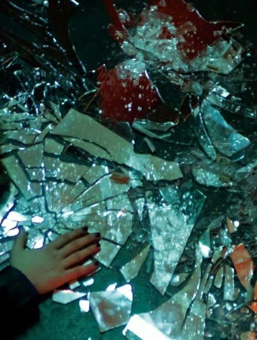 oldcarrow's tweet image. "And I was my Jekyll, and I was my Hyde, I am the monster, and monster need to die"
                [  M O N O R O L ]

WARNING: contenido no apto para todo público, violencia, sangre, etc. Leer bajo su propio riesgo