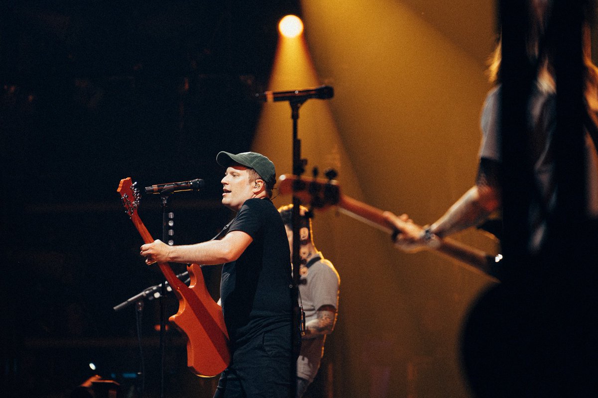 falloutboy's tweet image. manila!

comin' through on december 9th at smart araneta coliseum to play our first show in the philippines since 2013 ✨ tickets on sale next sunday, 9/24 @ 12pm falloutboy.com/tour

we might have oneeee more show in SE asia up our sleeve 😉