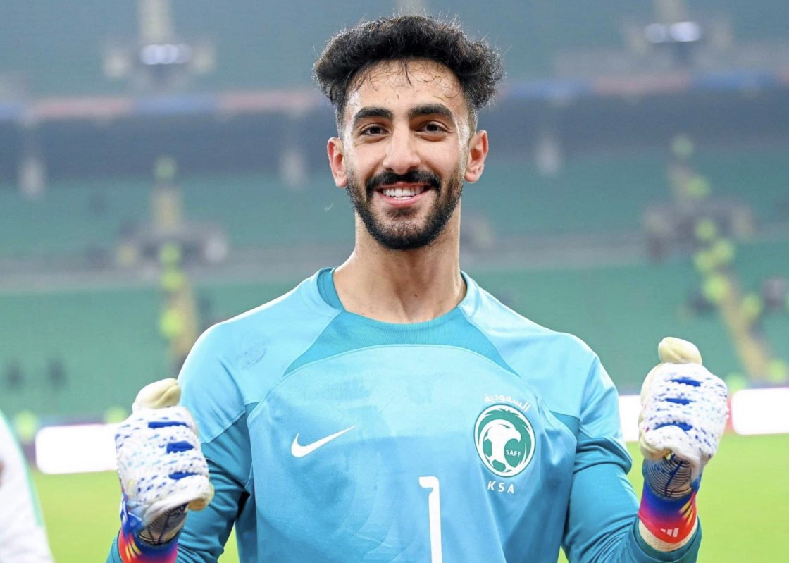 الهلاليين واعلام العشه والاستراحات يالعبون على حبل نفسية الحارس الاول بالمملكه لاغرابه هذا ديدنهم المكشوف فعلوها مع كل نجم بالنصر وخرطي لم ينجحوا🤣🤣🤣