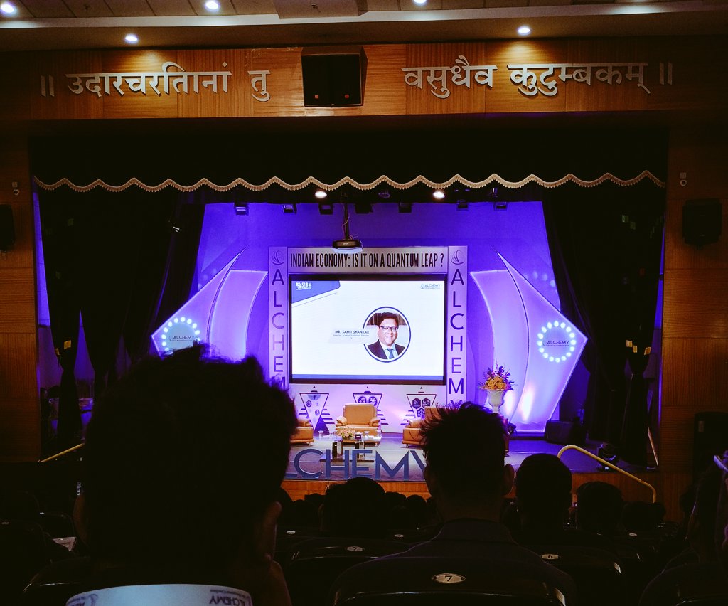 anirudhmoh1651's tweet photo. Mr. Samit Shankar, the moderator of the first panel.
#SIBMBengaluru
#LifeAtSIBMB
#Alchemy23
#AlchemyAtSIBMB https://t.co/dLiRSRXFEW