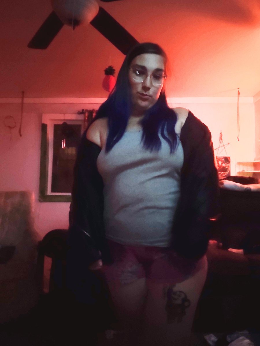 Gib1Bailey's tweet photo. You like my new 🧥 jacket I got a little cold ❄️ 
#sexy 
#SubscribeNow  
https://t.co/7VP0F3OexL https://t.co/DoRxL2SYcF