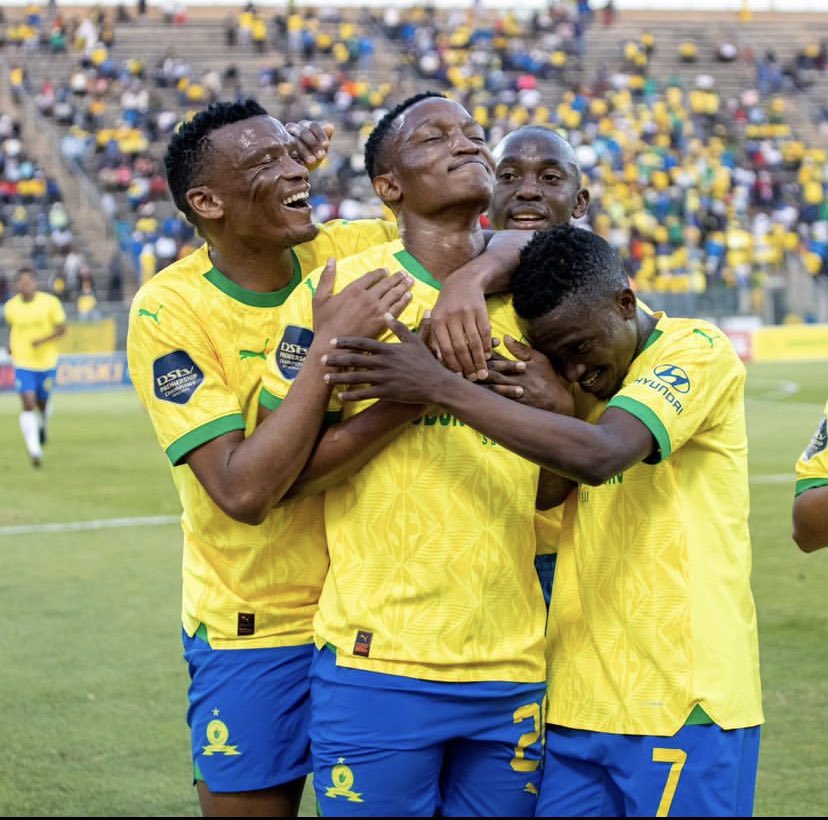 KrilaKula's tweet photo. Sundowns is playing #CAFCL and my kids are writing Physics paper 1 @ECDOEZA .Stress day manene
#DownsLive #Sundowns #TrialExams https://t.co/WNx9rQcKgl