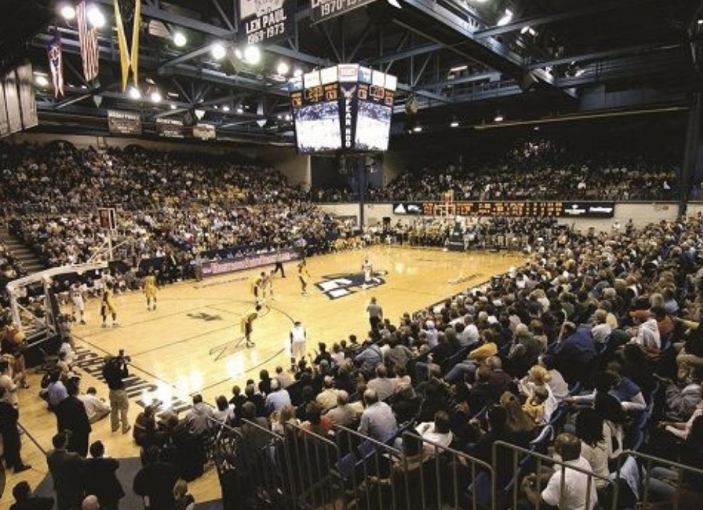 Blessed and thankful to recieve an offer from the University of Akron! #1Akron #GoZips 🦘