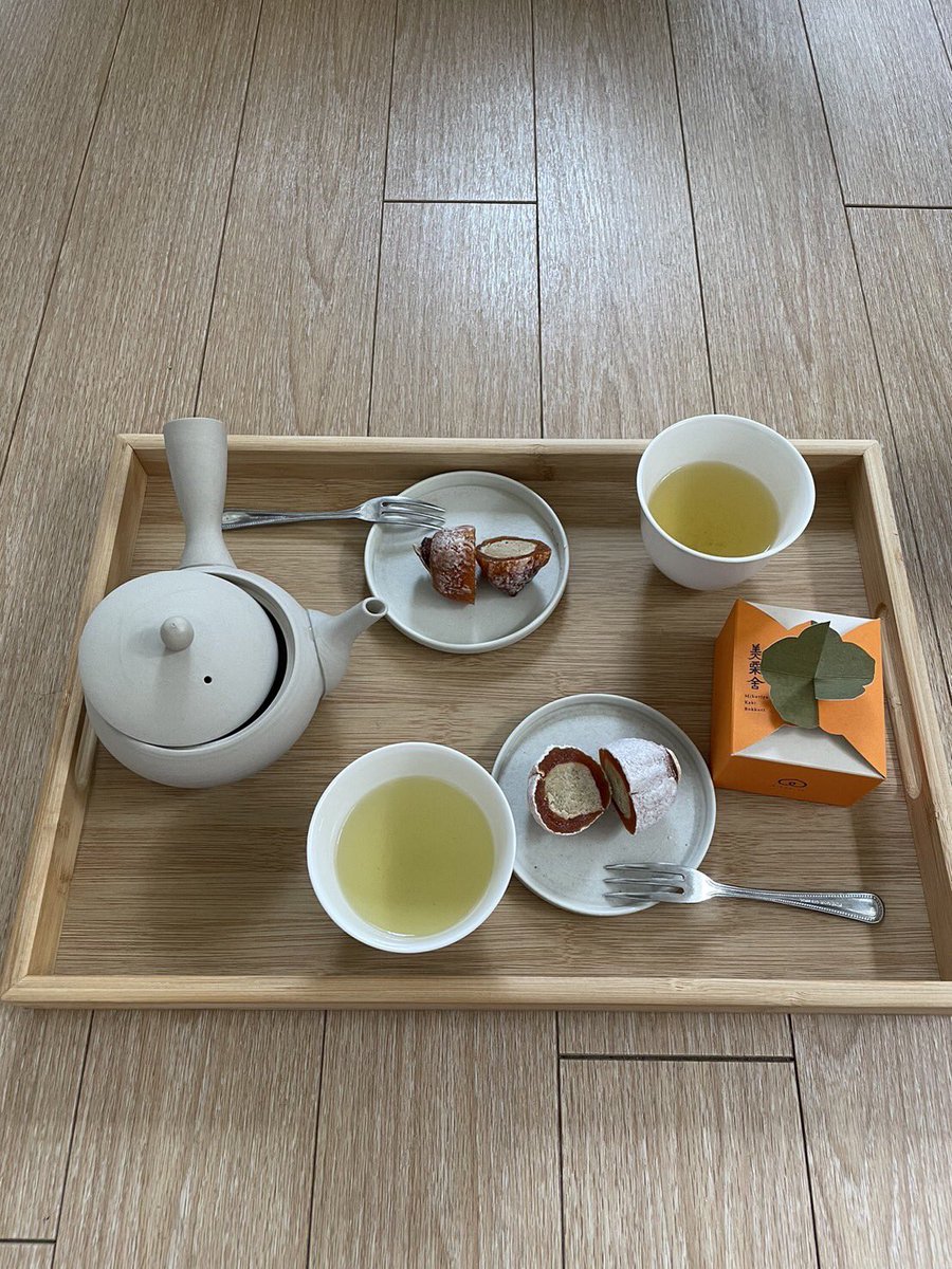 ushiushi37's tweet photo. パニーニ食って部屋掃除して
お茶飲む休日 https://t.co/zboKEyD0Na