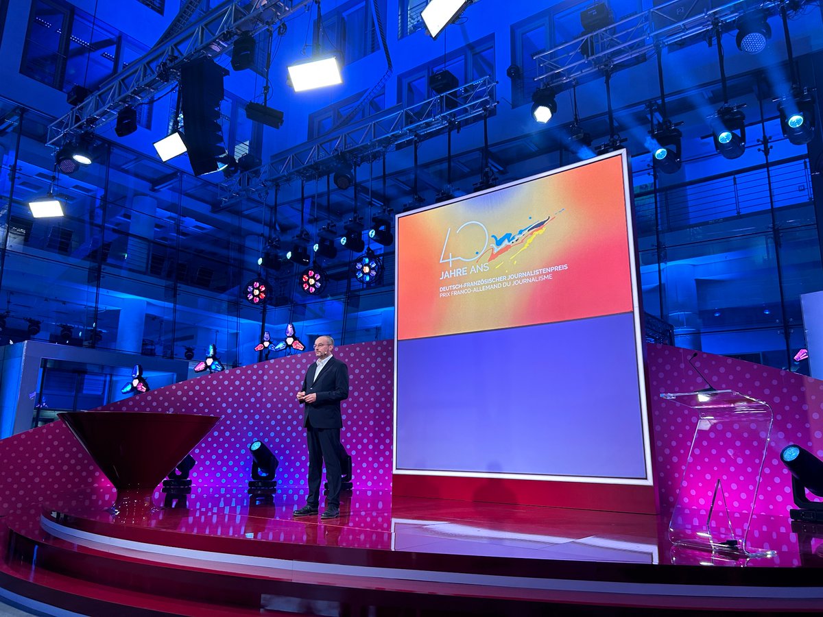 Ein Ereignis. Dank poetischer Moderation <a href="/nminkmar/">nils minkmar</a> , flammenden Plädoyers für Pressefreiheit in 🇪🇺🌍 <a href="/Amb_Delattre/">François Delattre</a> &amp; die Kraft des 🇫🇷🇩🇪🇪🇺 <a href="/AnkeRehlinger/">Anke Rehlinger</a> <a href="/AnnaLuehrmann/">Anna Lührmann</a> und atemraubenden Preisträger:innen. Mögen viele junge Menschen die Meister:Innenstücke lesen, sehen &amp; hören.