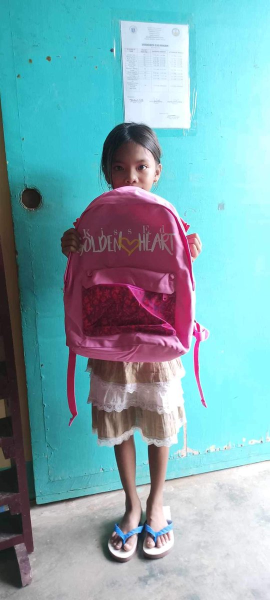 KissEdGoldHeart's tweet photo. Our #KissEdGoldenHeart babies mowdelling our backpacks in the beach walk 😍😂

Maraming Salamat Marabon Elementary School for the snaps. 😘
Walang paglagyan sa saya ang aming mga ginintuang puso na makitang nagagamit sa kanyang kaukulan ang aming mga pinagpaguran. ♥️

#KissEd https://t.co/XmZH5KaLpF