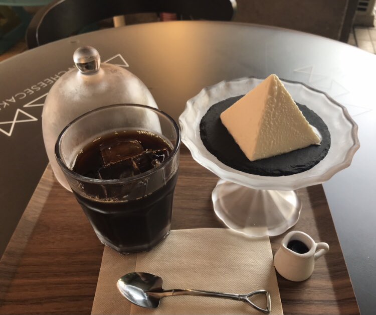 siopikumin's tweet photo. 賞味期限10分のチーズケーキ https://t.co/DgYA7DZJZI