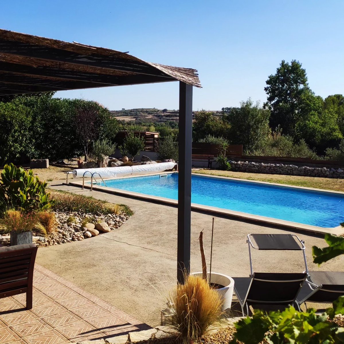 ABarrettBoy's tweet photo. Guess I've booked worse holiday cottages. #LazyPoolDays (1/2) https://t.co/N4ShCfT0SI