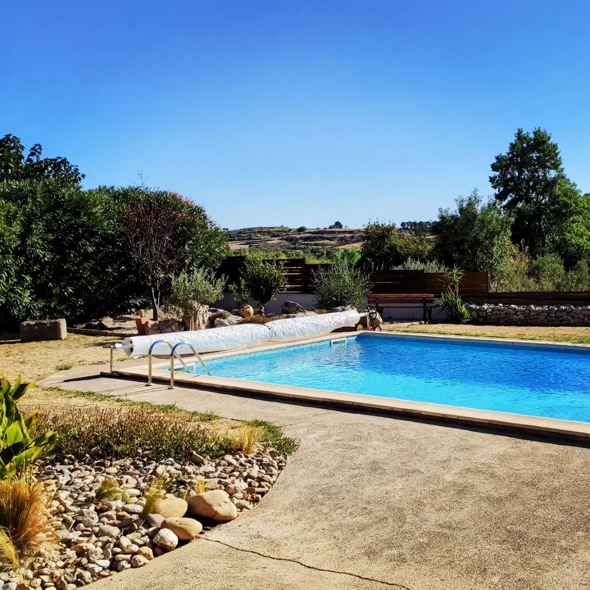 ABarrettBoy's tweet photo. Guess I've booked worse holiday cottages. #LazyPoolDays (1/2) https://t.co/N4ShCfT0SI