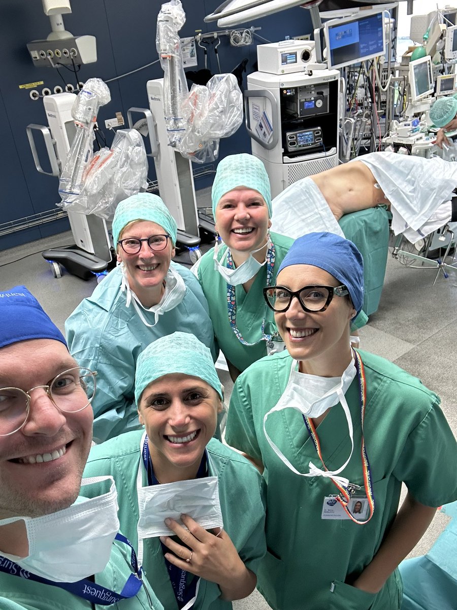Ruben De Groote (@ruben_de_groote) on Twitter photo Ready for RA Pyeloplasty with <a href="/Medtronic/">Medtronic</a> HUGO from <a href="/OLVZaalst/">OLV Ziekenhuis</a> at #ERUS23 <a href="/AalstOlv/">OLV Aalst Urology</a> Ready for RA Pyeloplasty with <a href="/Medtronic/">Medtronic</a> HUGO from <a href="/OLVZaalst/">OLV Ziekenhuis</a> at #ERUS23 <a href="/AalstOlv/">OLV Aalst Urology</a>