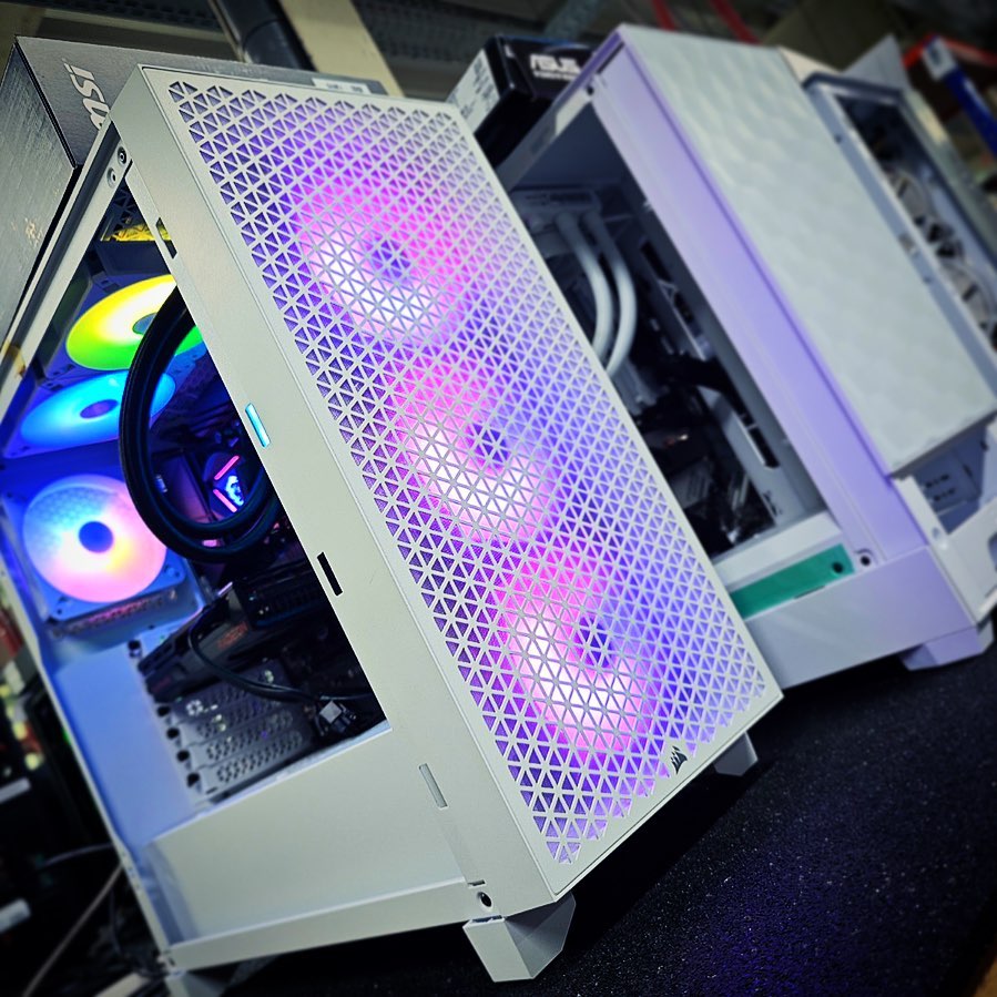 memorypcde's tweet photo. Natürlich bieten wir auch Gehäuse in Weiß an! 😎
Welche Komponenten würdest du gerne in unserem Sortiment sehen, um deinen Traum-PC zu kreieren? 👀
#PC #Konfigurator #TraumPC #hardware #GamingPC #CustomPC #memorypc #wirliebendeinenpc #wirliebengaming https://t.co/Jga7uOvj6B