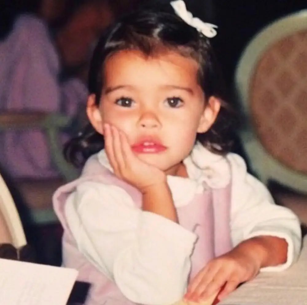 i hope you and this little girl feel healed and loved. she blames you for nothing, look where you got her! you’re a star my girl. she’s proud of you and we all are too. love you immensely🤍 #SBSoutnow