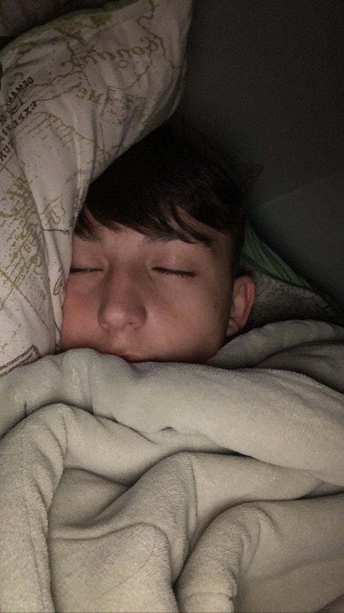 junimbucetas's tweet photo. indo dormir sem o boa noite dela, acho qui ela isqueceu🙁 https://t.co/Dl04Bz5MRv