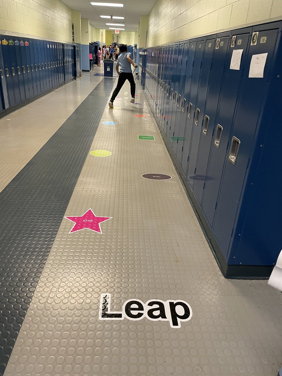 GloriaJCSL's tweet photo. Caught these @HHESHUSKIES taking a #leap @FitandFunPlay #sensorypathways #brainbreaks @MCPSCommunitySc https://t.co/y5YMqRFpST