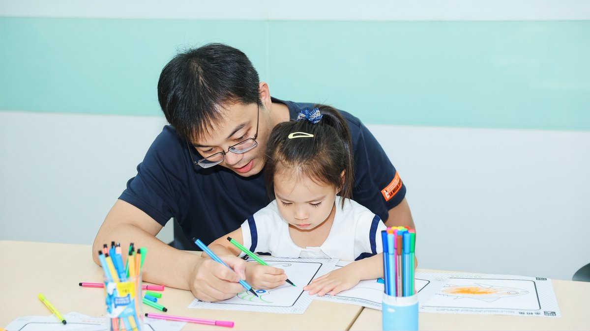 AutodeskLife's tweet image. Within #AutodeskLife, family isn't just a word—it's the heart of our inspiration. 👨‍👩‍👧‍👦🎨✏️ Autodeskers in Shanghai, China, had the best time hosting 家庭日, also known as Family Day, where Autodesk families experienced a fusion of fun and innovation.
#ChinaJobs #ShanghaiJobs