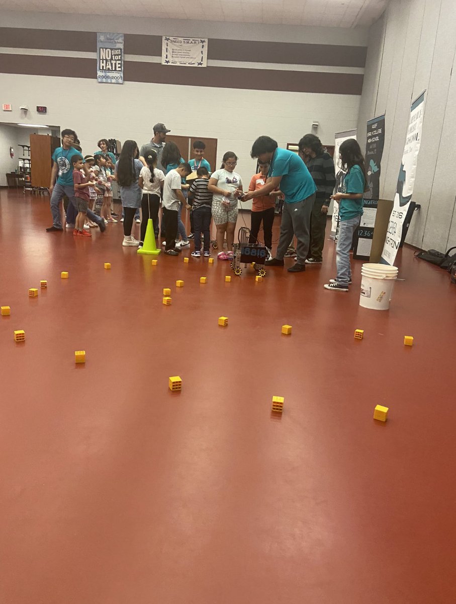 lmartin_12's tweet photo. Tech-Know Night was a success! Thank you all our partnership for the engaging activities and all the teachers who supported in the effort in making this day remarkable. ⁦@AliefTech⁩ ⁦@AECHSKnights⁩ Houston Public Library ⁦@SGettman11⁩ ⁦@RiceU_STEM⁩ https://t.co/a8Yiitf6r6