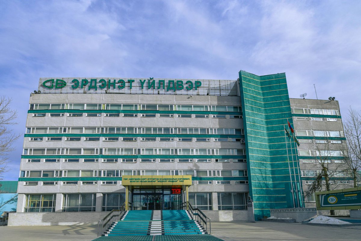 Эрдэнэт үйлдвэрийн ажилчид одоо битгий давар‼️Сарын 4-7 саяын цалин авна‼️Хүүхдээ сургуульд үнэгүй сургана,дахиад хүүхдээ өв залгамжлуулж Эрдэнэт үйлдвэрт сонгон шалгаруулалтгүй ажиллуулсаар иржээ‼️‼️Наад үйлдвэр чинь Монголын ард түмнийг тэжээж эмч багш нарын цалинг тавих