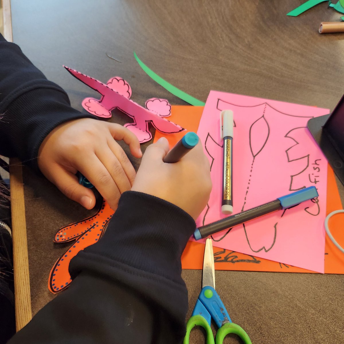 CardwellReads's tweet photo. Today @MsDayBCCPC visited the library to celebrate #dotday and the start of #HispanicHeritageMonth by reading The Dot, learning about Pedro Linares, using our premium resources and creating paper Alebrijes. #irvingreads @IrvingISD @IrvingFineArts @CardwellPrep @IrvingLibraries https://t.co/2cxkhqxdEG