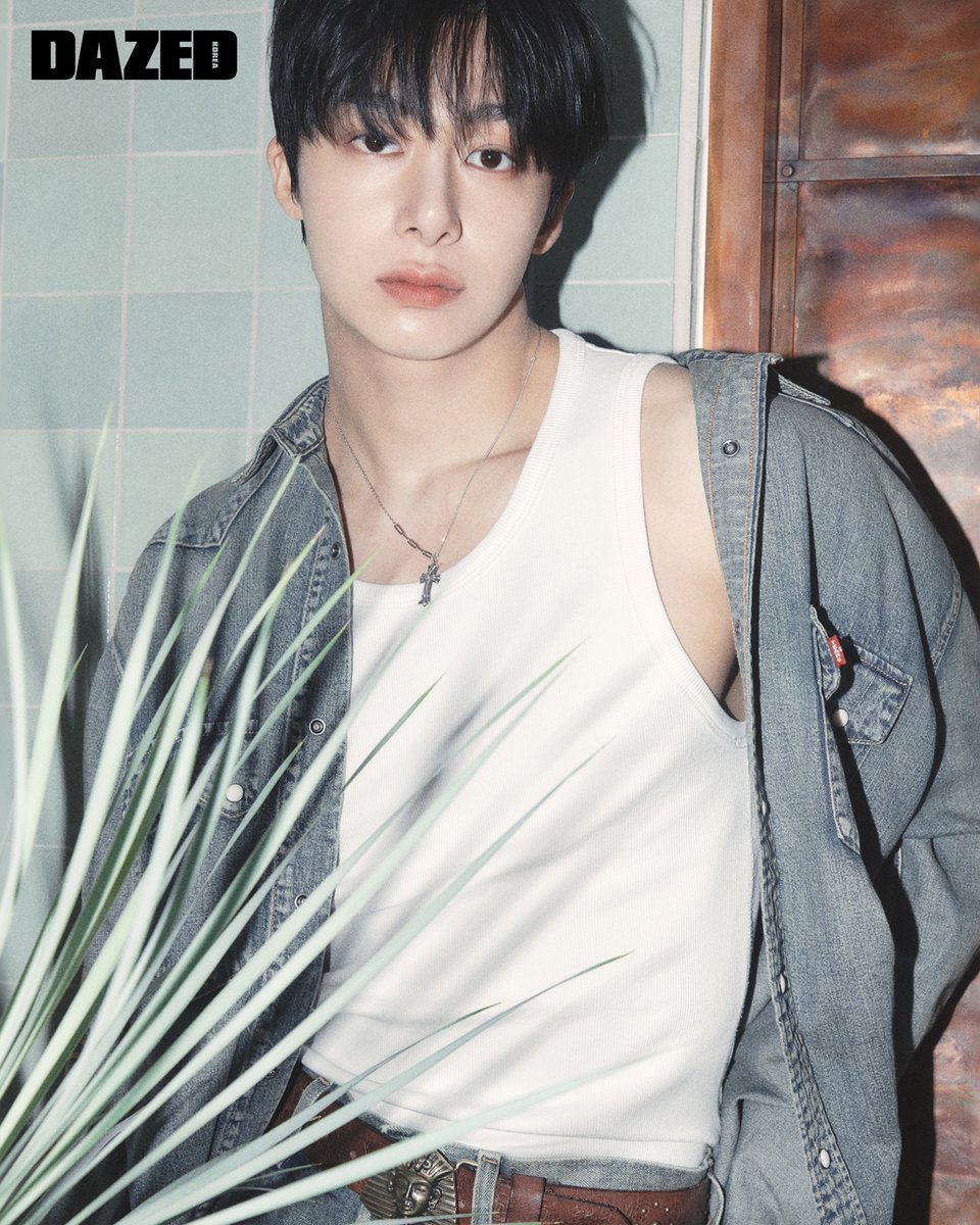 DazedKorea's tweet photo. NOUVELLE DENIM #협찬

데님 티어스 X 리바이스 시즌 3. 블랙 바이커 커뮤니티에 헌사하는 컬렉션이 마음을 평온하고 고요하게 다스린다.

#DenimTears #데님티어스 #TremaineEmory #트레메인에모리 #HYUNGWON #형원 #MONSTAX

더 많은 화보와 기사는 <데이즈드> 10월호에서 만나볼 수 있습니다. https://t.co/KKwrBAUf35