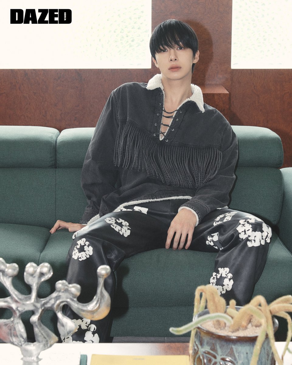 DazedKorea's tweet photo. NOUVELLE DENIM #협찬

데님 티어스 X 리바이스 시즌 3. 블랙 바이커 커뮤니티에 헌사하는 컬렉션이 마음을 평온하고 고요하게 다스린다.

#DenimTears #데님티어스 #TremaineEmory #트레메인에모리 #HYUNGWON #형원 #MONSTAX

더 많은 화보와 기사는 <데이즈드> 10월호에서 만나볼 수 있습니다. https://t.co/KKwrBAUf35