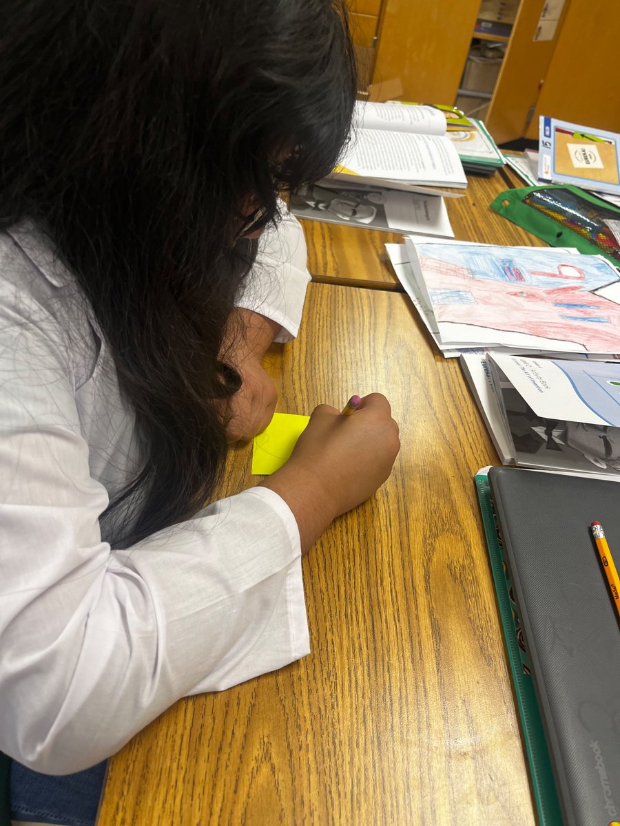 YvonneR30215912's tweet photo. Today, we focused on research! ❤️ @bowiechamps https://t.co/MI6mNzzI41