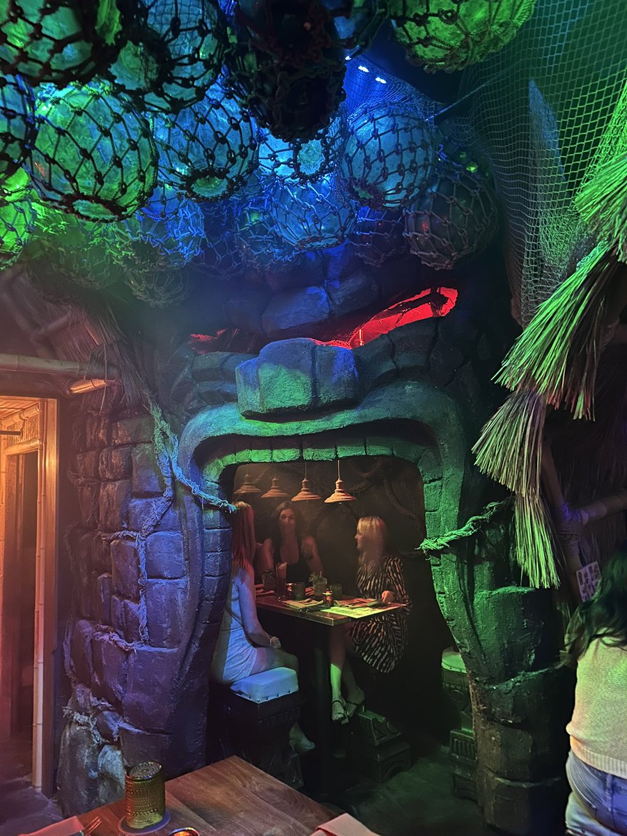 vinylvamp's tweet photo. It’s Tiki Thursday! Dan and I visited Permanent Vacation, which is an outstanding oasis inside @thecopperrocket in Maitland! ❤️ 🗿 🍹 #permanentvacation #copperrocket #tiki #cocktails #maitland https://t.co/jfL76QdbVw