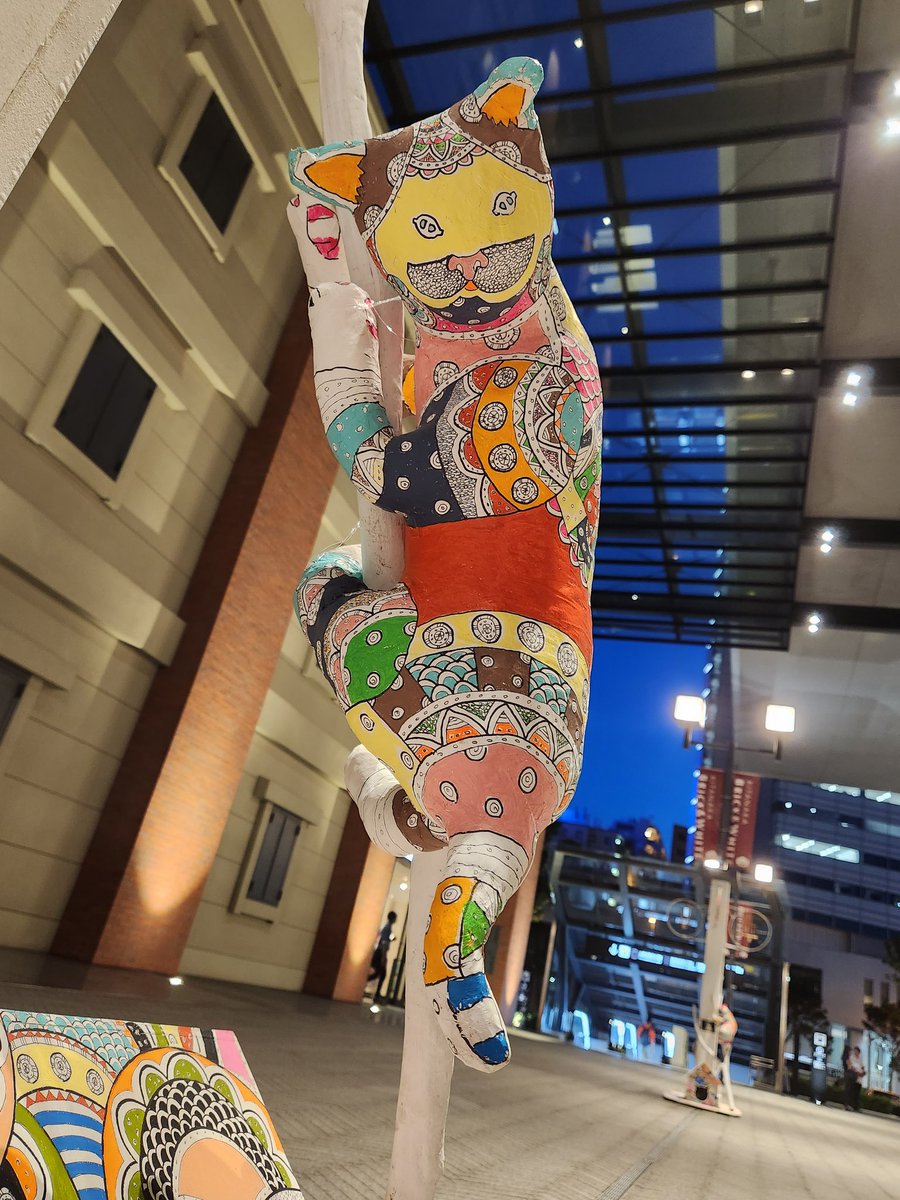 you91840242's tweet photo. 夜散歩。
まだ毎日暑いけど、夜の風は気持ちいい。
#北仲ブリックアンドホワイト
#猫アート
#kitanakabrickandwhite
#art #Cat #Yokohama #bashamichi https://t.co/F4UPZA2SWz