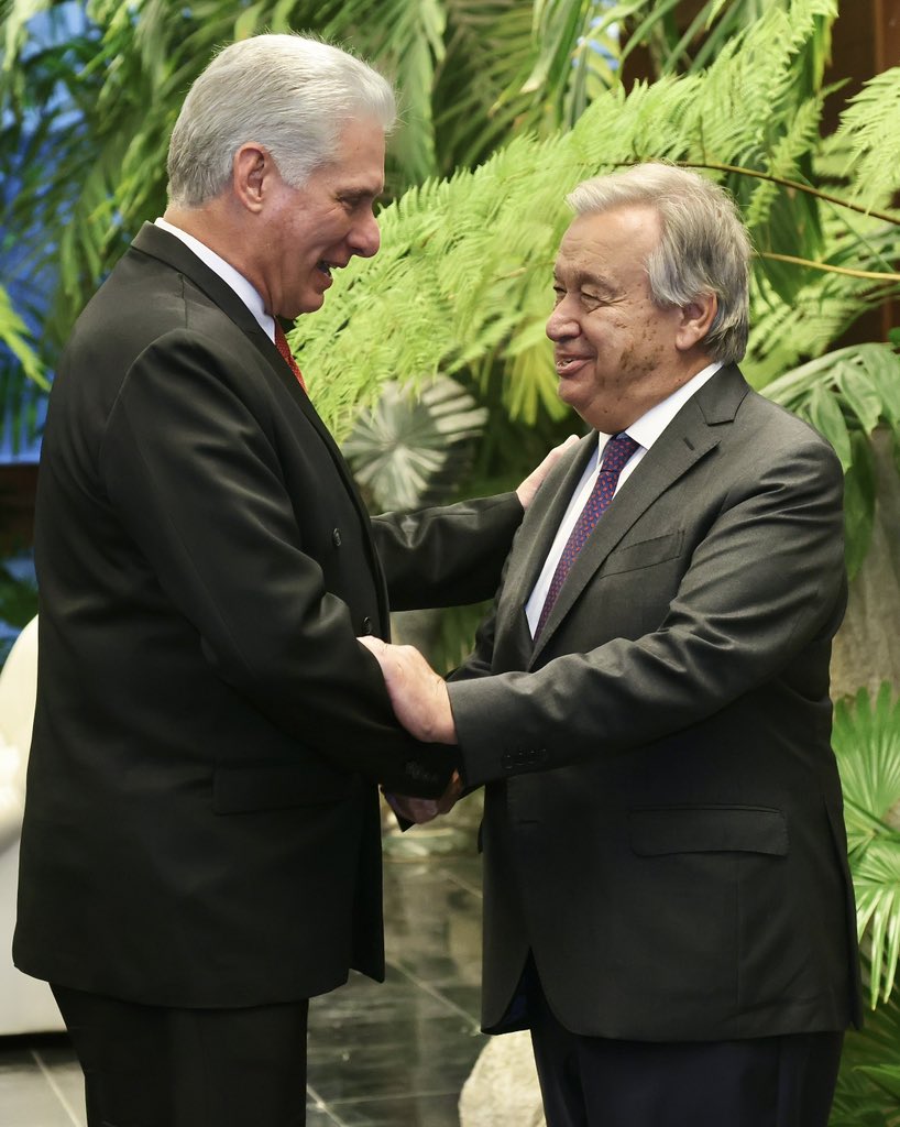 🗣️| Querido amigo <a href="/antonioguterres/">António Guterres</a> para nosotros es un inmenso placer recibirte nuevamente en #Cuba ; y agradecemos el gesto de tu presencia aquí, a la que damos alta significación, expresó <a href="/DiazCanelB/">Miguel Díaz-Canel Bermúdez</a> al ofrecer recibimiento oficial al secretario general de Naciones Unidas.