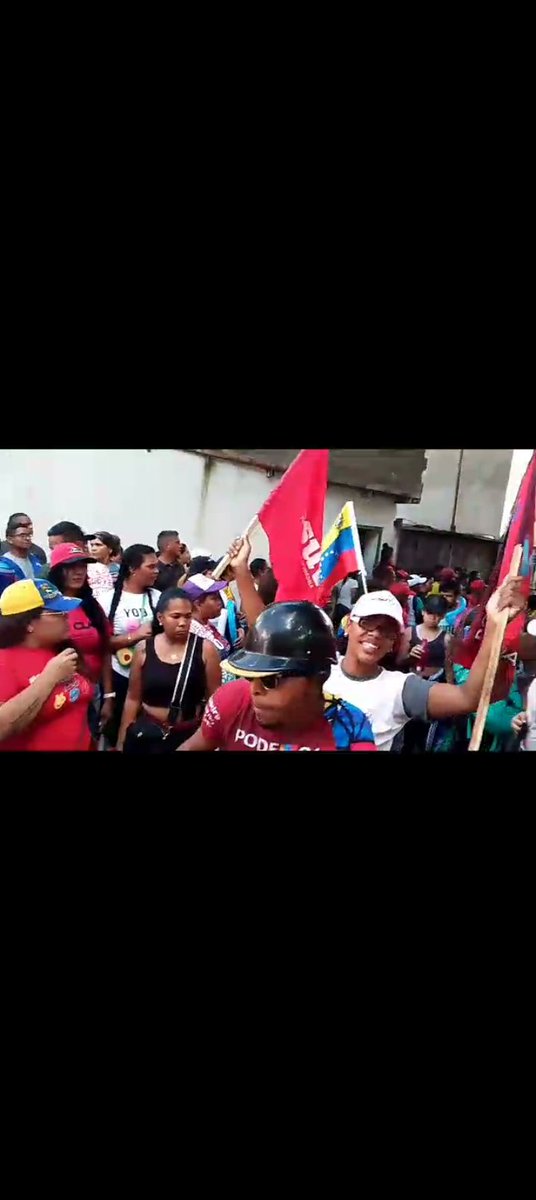 Yesikro24's tweet photo. hoy el pueblo se coche se movilizó en apoyo a nuestro presidente @NicolasMaduro con alegría bailamos y caminamos los voceros del gas @EstadoMayorPQ19 , fuerza Patriótica Alexis Vive @fpalexisvive23, @DaleQuePodemo y @PartidoPSUV  y nos acompaño nuestra alcaldesa @gestionperfecta https://t.co/pvpYeax0tq