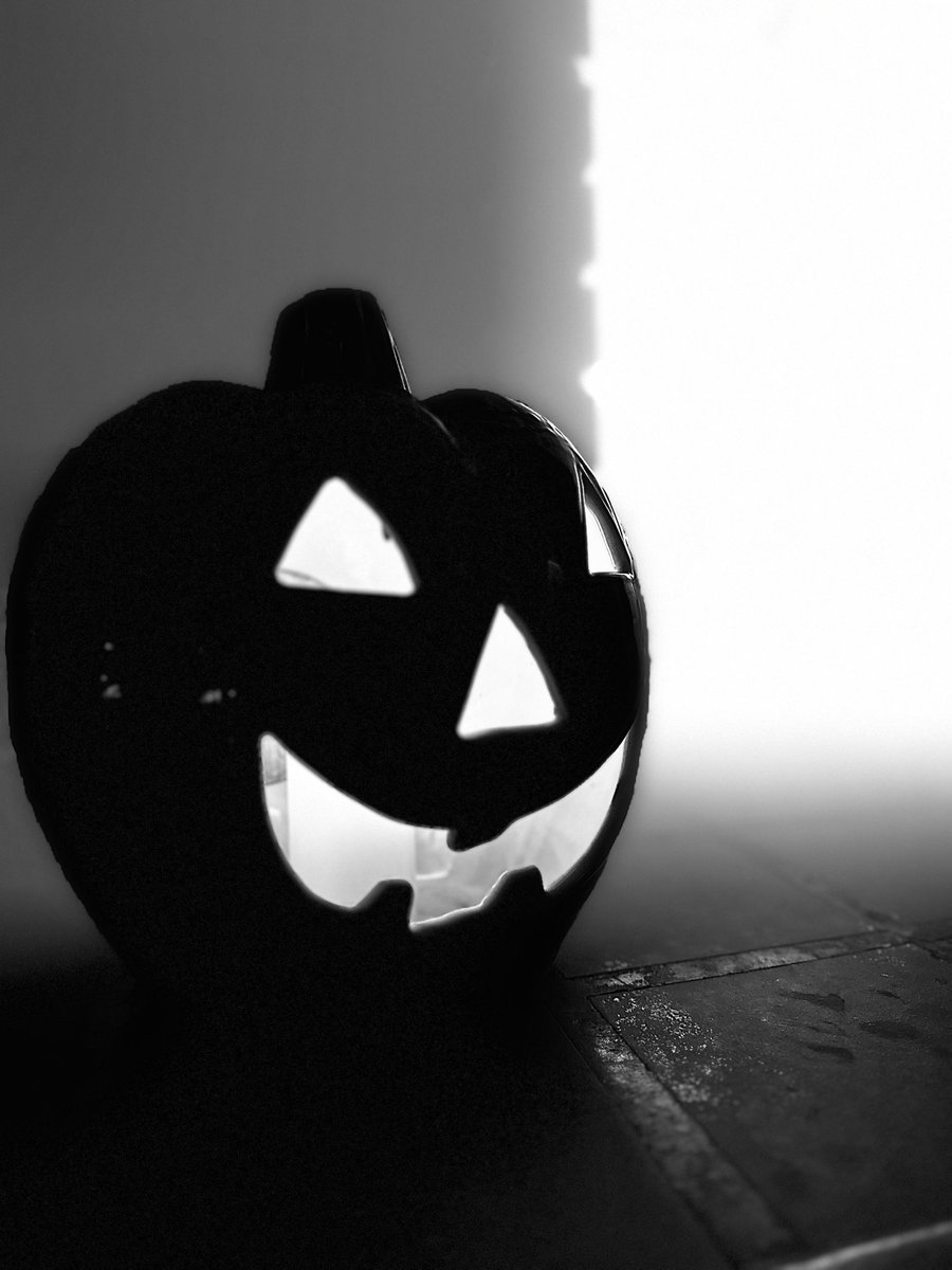 LoganElizabethh's tweet photo. #SpookySeason 🎃 https://t.co/djPKDiC2UR