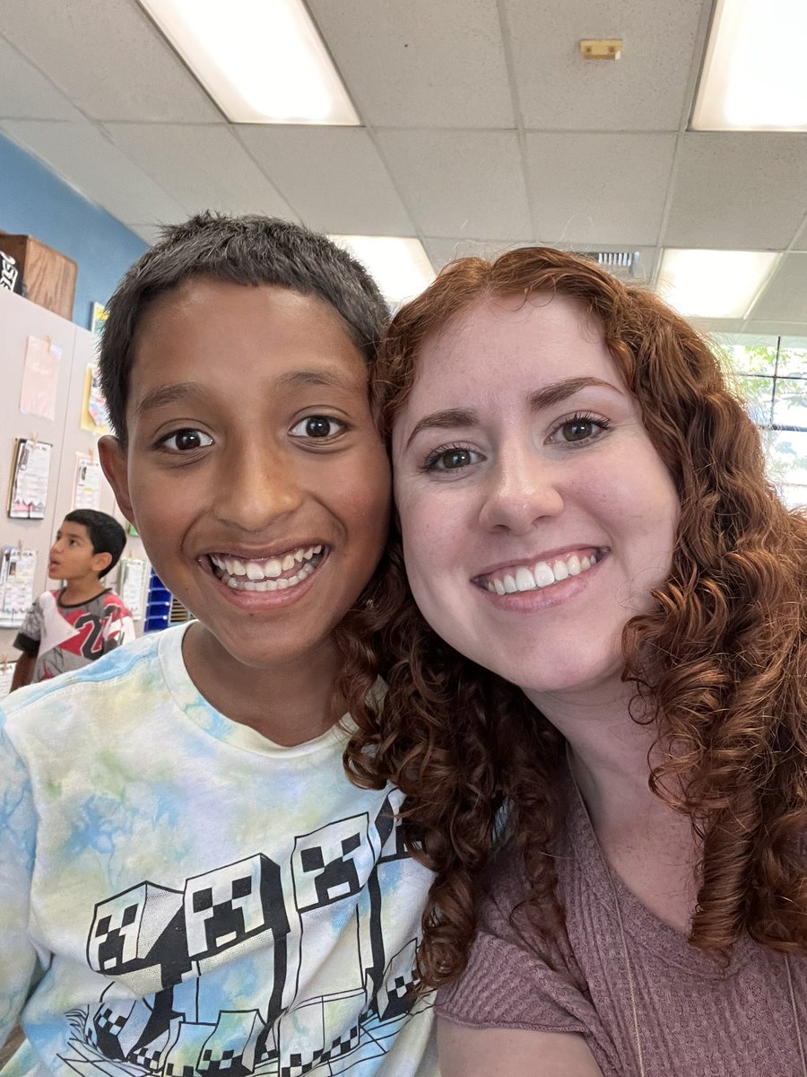 Ms_H5thGrade's tweet photo. Seeing former kids is the best part 2! 💜 https://t.co/DOFOfMWbAp