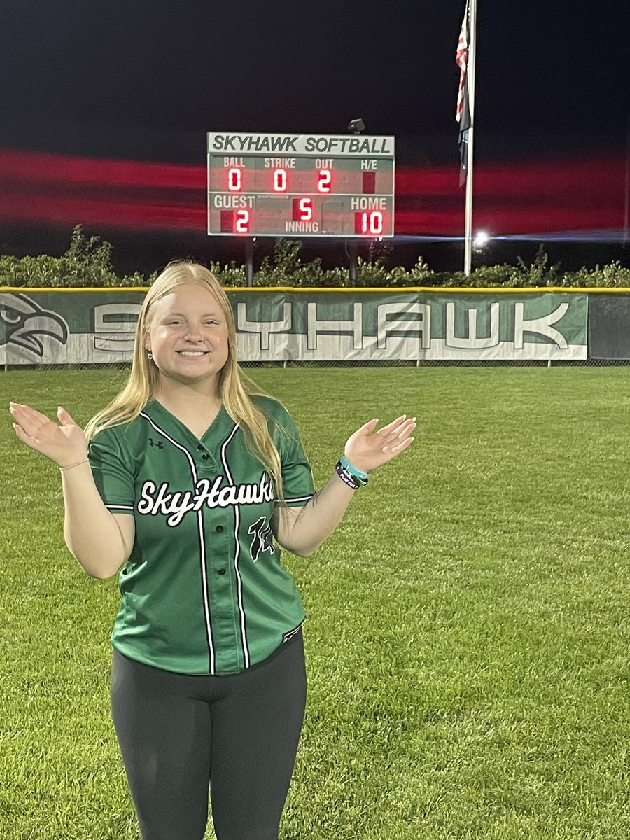 SkuttSoftball's tweet photo. On senior night for our one and only @SpizzirriLauren. The SkyHawks put up 12 hits and win over PiusX 10-2. 2 hits for @KiraStroh, Haley McCall, @kaycie_dai and Alex Finley. @IzzyDimari with 5Ks https://t.co/1UsixFla2O