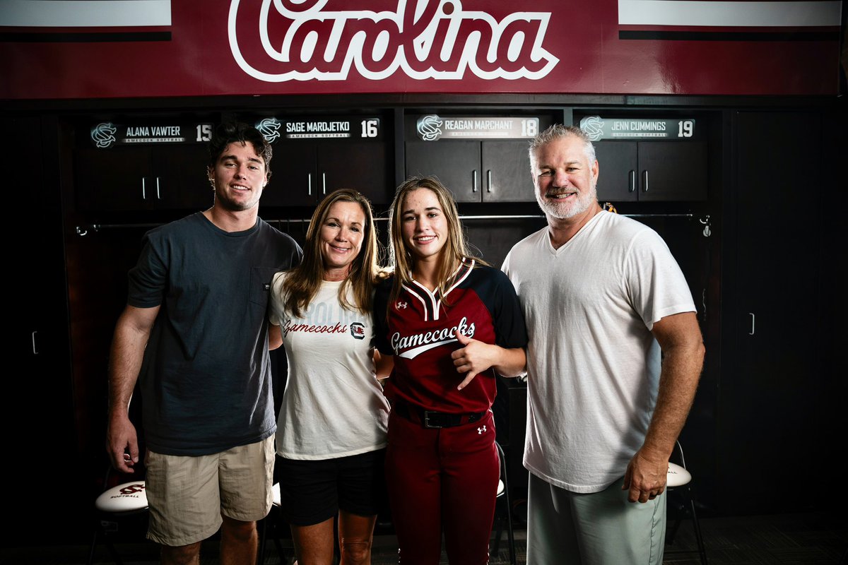 ShaeAnderson24's tweet photo. Had a blast on my official visit to the University of South Carolina! Thank you @scsbcoach_bev @KatieRepole @epsteinhitting @KevinMaguireSB for an amazing weekend. #GoCocks #SpursUp 🤙🏼🖤❤️
@gaimpactcaymol @MoorparkHigh_SB https://t.co/BbYxmNNoKJ