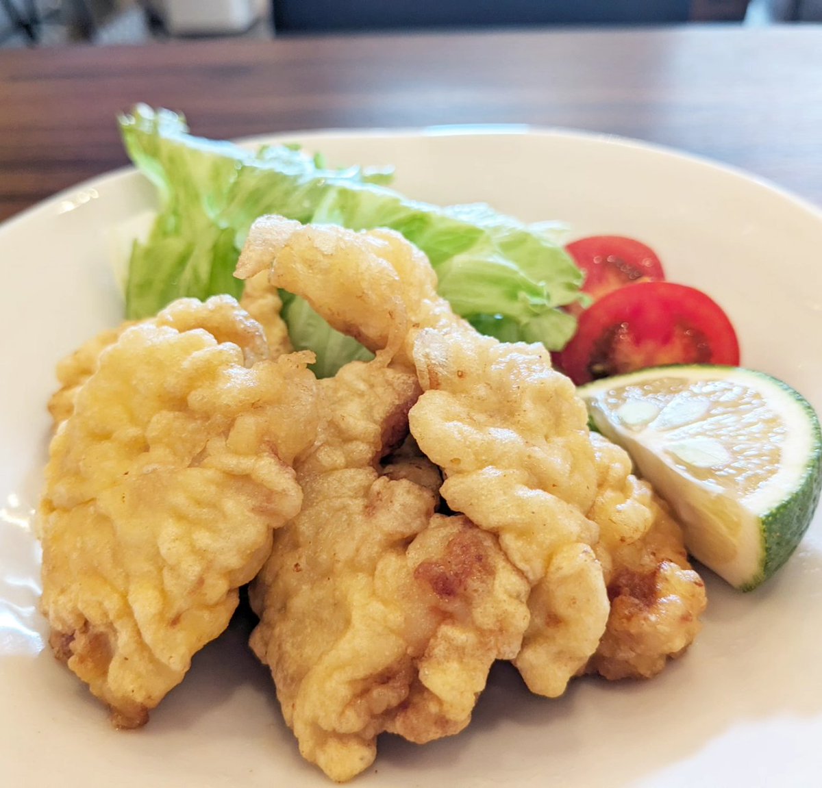 a_moonrainbow's tweet photo. 【9/15.日替わりランチ】
🟡鶏天
🟡めった汁

モモ肉がふわふわ～٩(♡ε♡ )۶
カボスを絞って
サッパリ✨
#喫茶ミモザ
#ランチ
#日替わりランチ
#からだにやさしいランチ
#野菜たっぷりランチ
#ヘルシーランチ
#めった汁
#金沢ランチ
#石川ランチ
#金沢ランチ巡り
#喫茶店
#喫茶店ランチ
#カフェランチ https://t.co/KEJm05eoYp