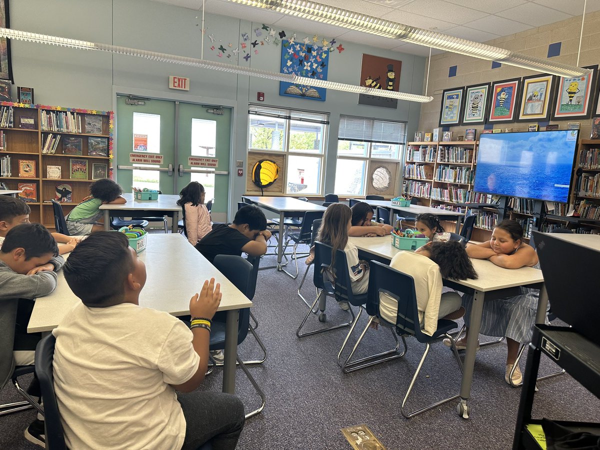 DesiraeSimpson9's tweet photo. This week our wonderful 🐝 worked on their mindfulness.   Being in the present is something we all need to remember to do.  #aisdcounseling #theplacetobee https://t.co/QPaEcaLOiP