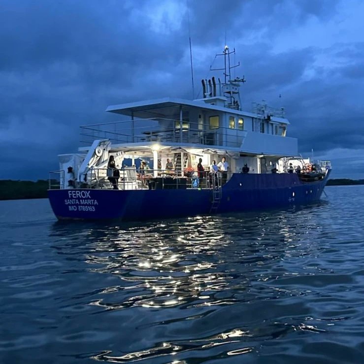 DiveColombia's tweet photo. Trip for Sep 14 welcome to Ferox boat for a new adventure!

#buceocolombia #buceoresponsableyseguro #noplastic #oceans #dive #diving #hammershark #liveboardferox #colombiadiveadventures #malpelo #shark https://t.co/hojkveiyAJ