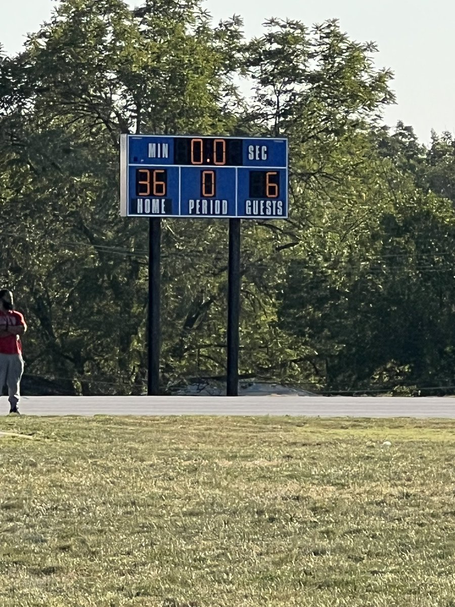 dnicholas0131's tweet photo. One of the best ways to impact a student’s life=Team Sports! What a great week for RMS! Let’s Go Bluejays!!! #WeAreRaytown @DrPenK @RaytownSchools @RQSRaytownMidd https://t.co/voPu244XVG