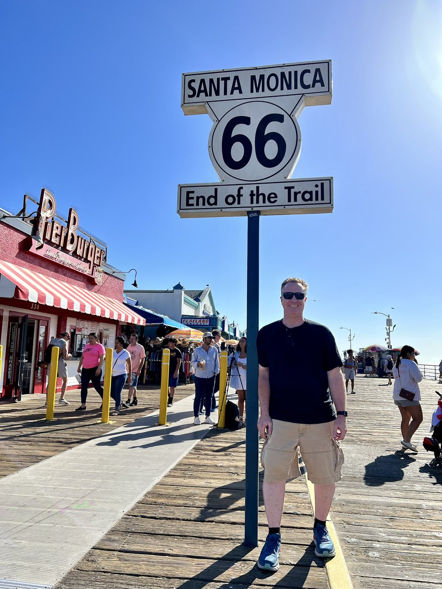 franklinjeff's tweet photo. Sun, surf and the historic #Route66sign 

📍Santa Monica | Calif. 🇺🇸 https://t.co/JyQ9MO52wR