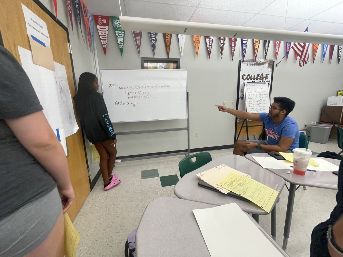 Tutorials are happening! Come work with our students as an AVID Tutor: apply online cpsk12.org/currentjobs